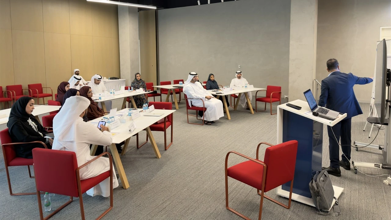 تأهل 12 موظفاً حكومياً في برنامج سفراء الريادة الجديد